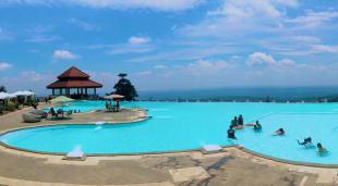 Hotel dengan Kolam Renang Paling Hits di Indonesia 